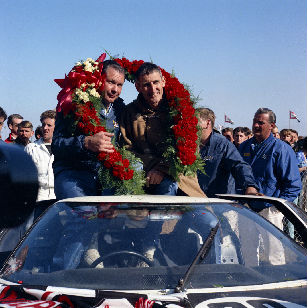 SMALL_1966-Feb-Daytona-winners-Miles-Ruby-and-team-neg-CN4300-137